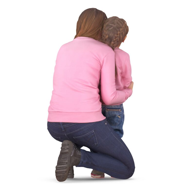 mom-shows-daughter-3d-models-scanned-3d-model-renderbot